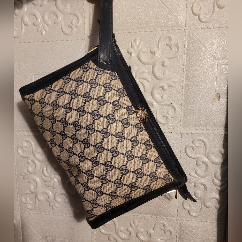 Gucci GG Supreme Canvas Navy 2 way wristlet Clutch Crossbody Bee Bag 70s Authent
